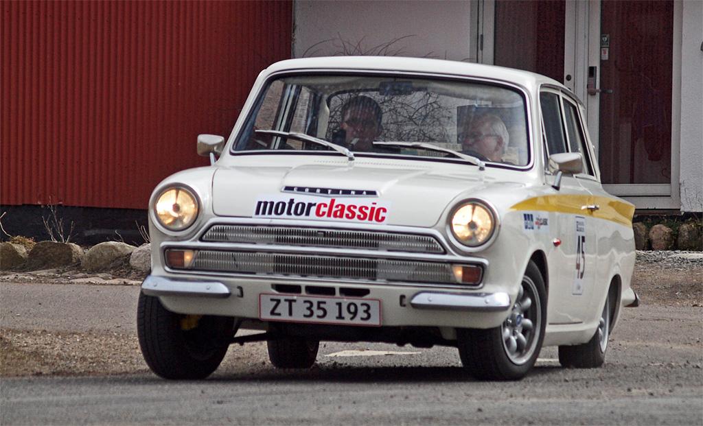 Finn Kristensen og Jan Østergaard (Silkeborg/Horsens) stiler til start i 12CCC med deres Ford Cortina GT (1965)
(Foto: Åge Keseler Kirketerp)